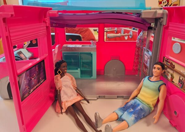 [f107] Barbie camper